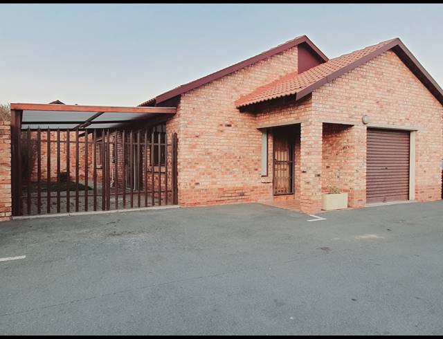 2 BEDROOM SECTIONAL TITLE FOR SALE IN HALFWAY GARDENS
